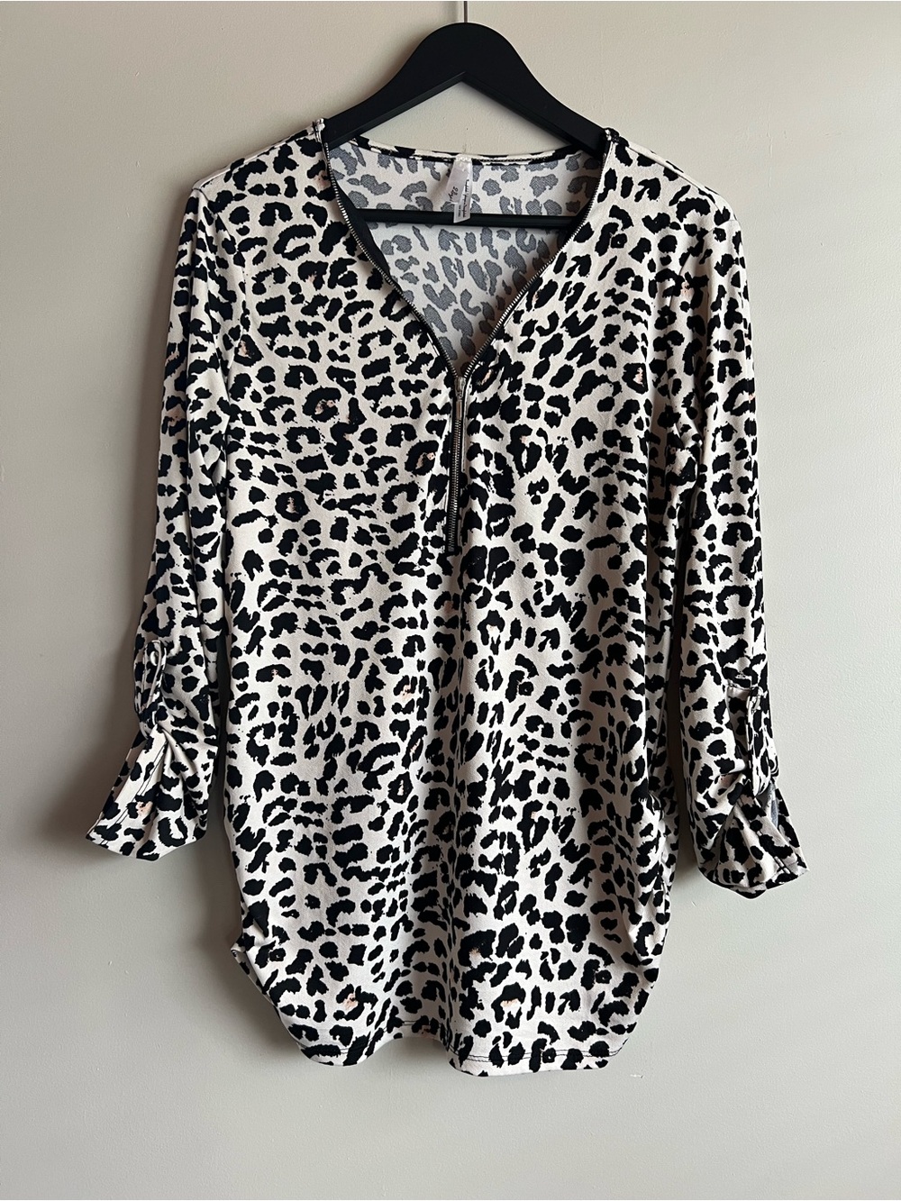 2 Dye 4 Leopard Print Zip Front Blouse Size Medium 3/4 Sleeve Roll Tab Oversized